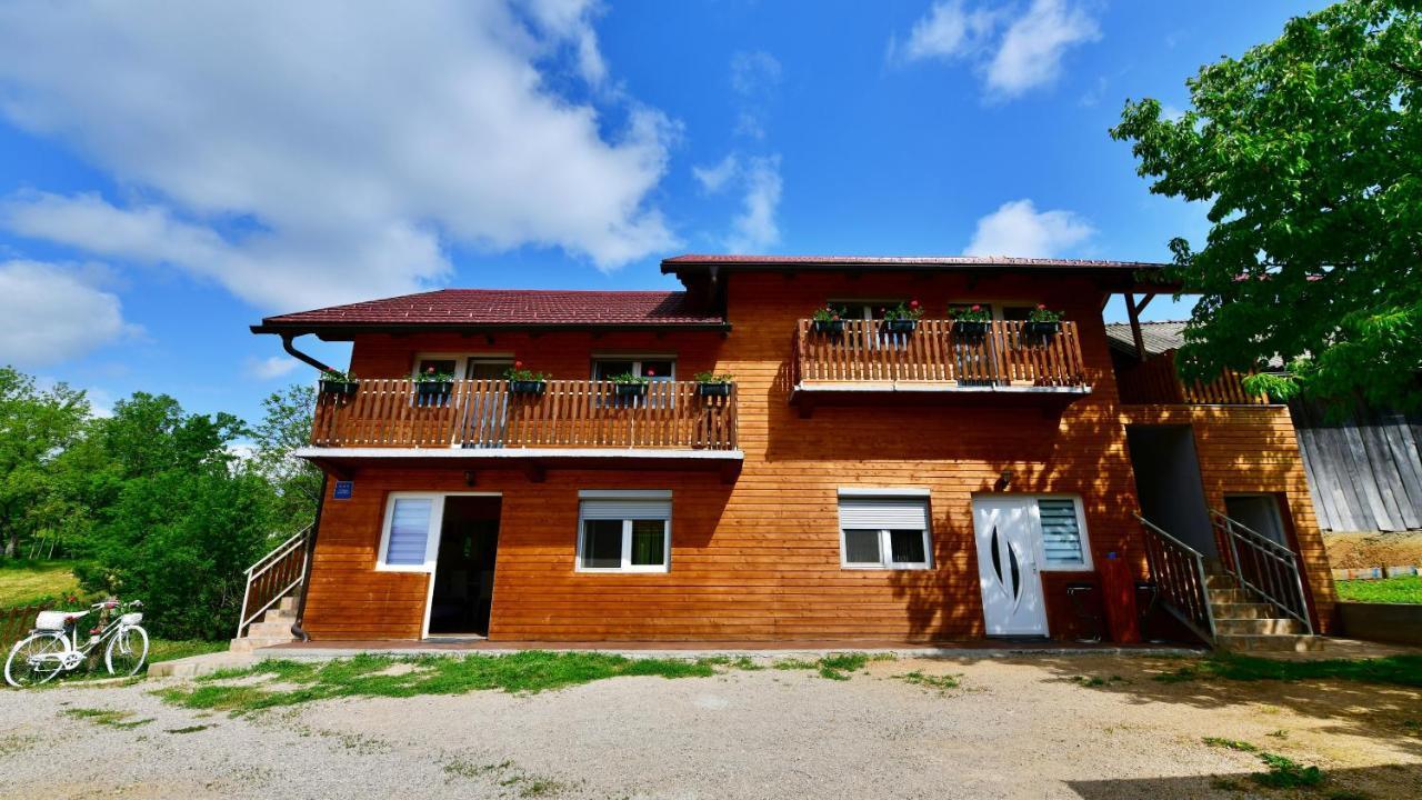 Apartments Laura Rakovica Esterno foto